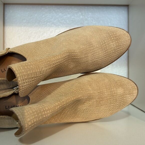 Lucky Brand Beige Textured Leather Booties Size 7.5 Western Neutral Minimalist - Picture 7 of 12